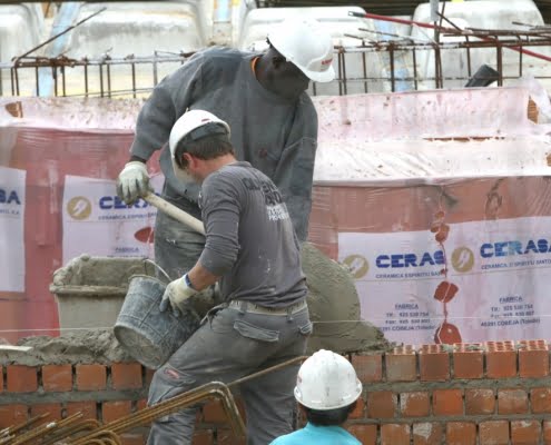 La media de trabajadores extranjeros afiliados a la Seguridad Social crece hasta los 2.149.771 en...