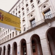 El Gobierno aprueba un Real Decreto-ley con medidas tributarias, catastrales y de Seguridad Social 1 El Gobierno aprueba un Real Decreto-ley con medidas tributarias, catastrales y de Seguridad Social
