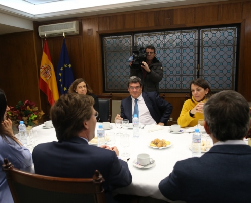 Escrivá y Martínez-Almeida acuerdan intensificar la coordinación para la acogida de los solicitantes de asilo en Madrid