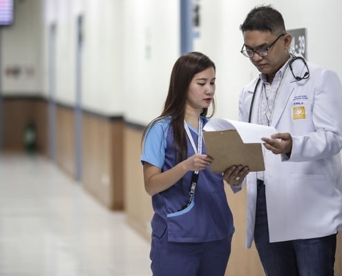 El Gobierno impulsa la contratación de cerca de 200 profesionales extranjeros en situación regular del sector sanitario ante la crisis del Covid-19