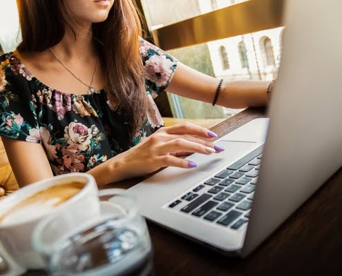 El paro registrado aumenta en 302.365 personas en marzo respecto al mes anterior