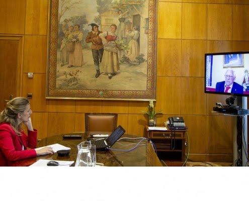 La ministra de Trabajo y Economía Social, Yolanda Díaz, se reúne con el padre Ángel para abordar una respuesta solidaria a la crisis sanitaria