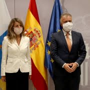 Reunión entre Yolanda Díaz y Ángel Víctor Torres para abordar la singularidad laboral de Canarias