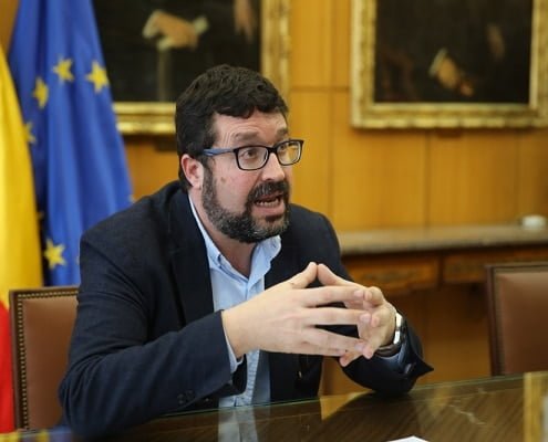 Trabajo constituye la Comisión Asesora que fijará el objetivo de que el SMI alcance el 60% del salario medio español