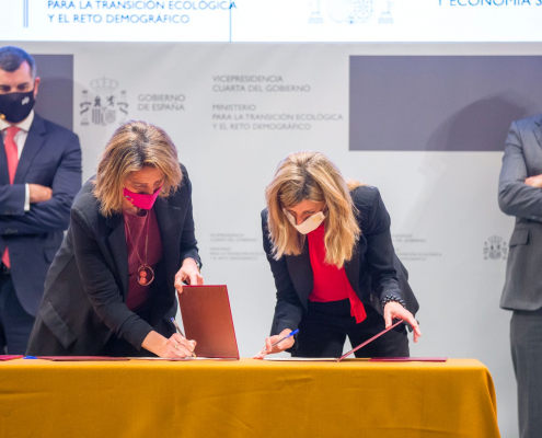 El Gobierno firma con sindicatos y empresas el Acuerdo para la Transición Justa, que ampara desde hoy a todas las centrales térm...